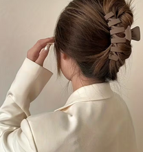 Load image into Gallery viewer, HK Online 3 WAVE HAIR CLAW CLIPS -10.1cm XL HAIR CLAWS, Matte BLACK, BROWN &amp; TAUPE, Up Do HAIR Clips, Large CLAW CLIPS