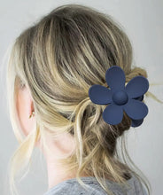 Load image into Gallery viewer, 4 WOODLAND MATT DAISY Hair CLAW CLIPS -Holiday, Gifting