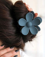 Load image into Gallery viewer, 4 WOODLAND MATT DAISY Hair CLAW CLIPS -Holiday, Gifting